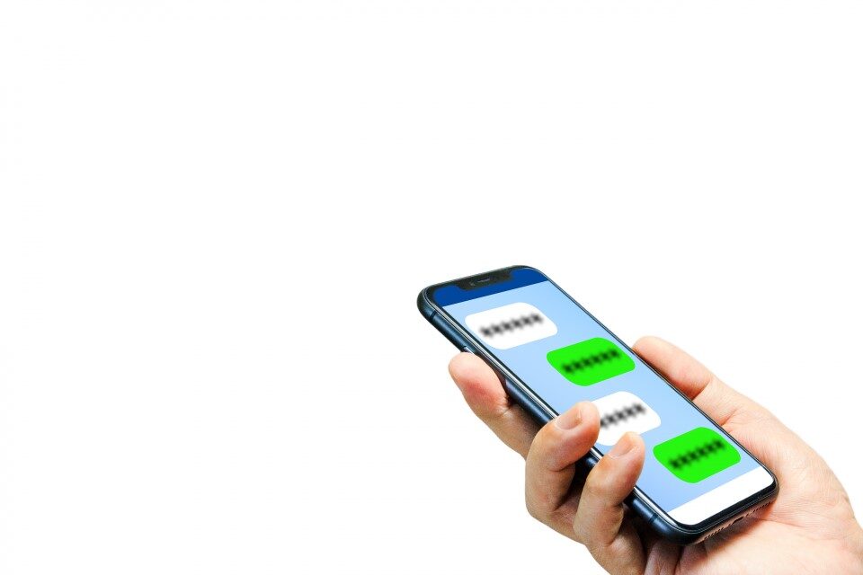 スマホでSMSを操作する様子