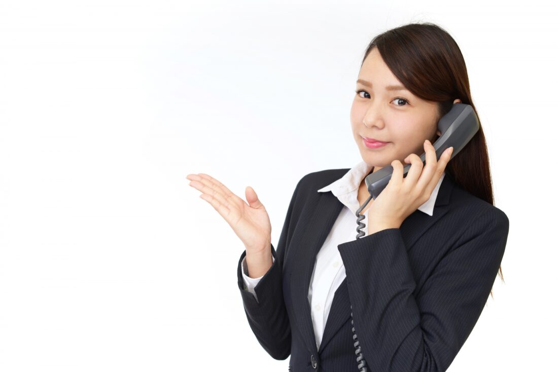 ビジネスの電話でNGな言葉遣いとは？正しい言い換え表現の例を解説
