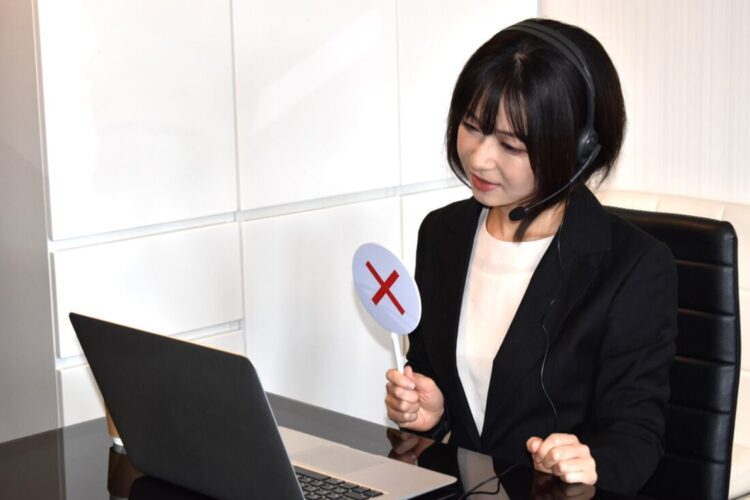 間違い電話がかかってきたらどう対応する?しつこい場合の対処法も紹介